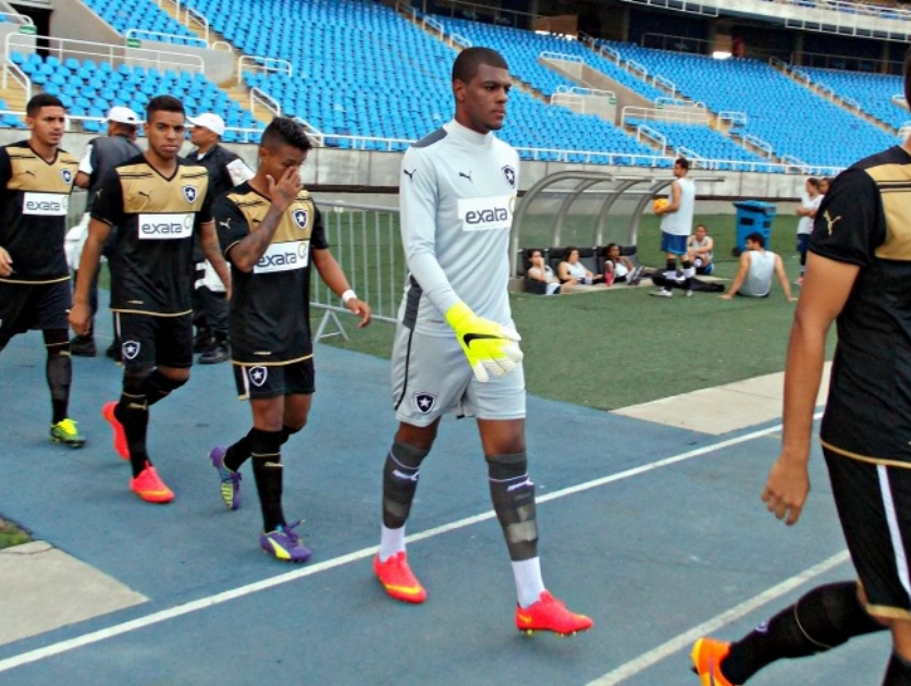 Clássico no Nilton Santos