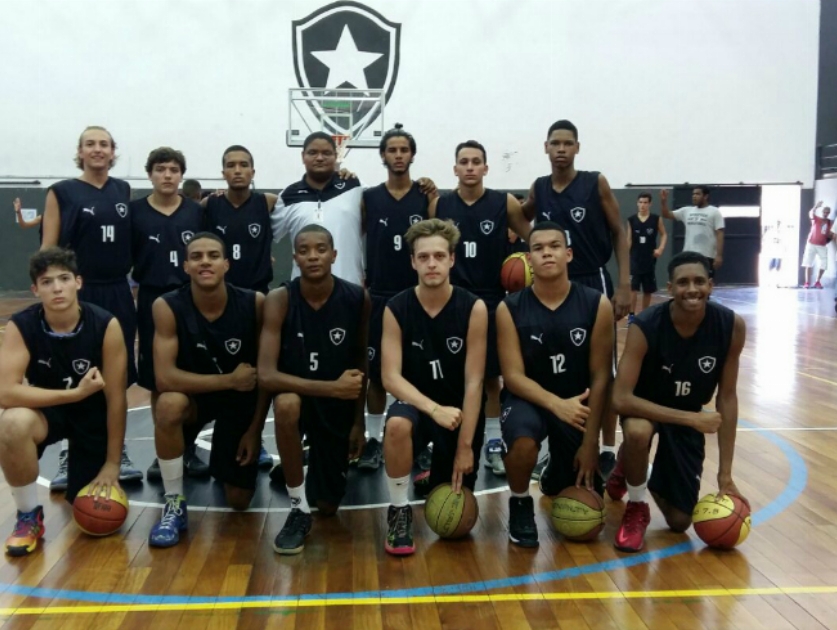 Estreia com vitórias