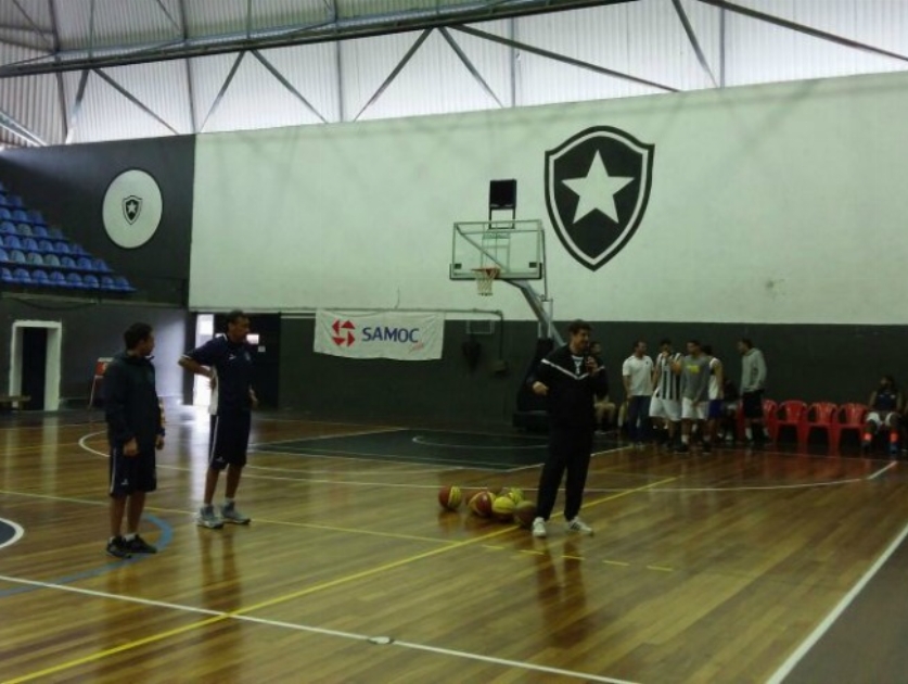 Clínica internacional de basquete