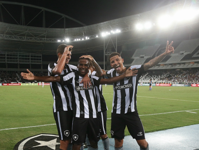 Decisão no Nilton Santos!