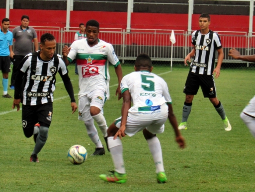 Ficou para o Nilton Santos!