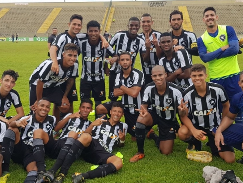 Lá vem eles de novo