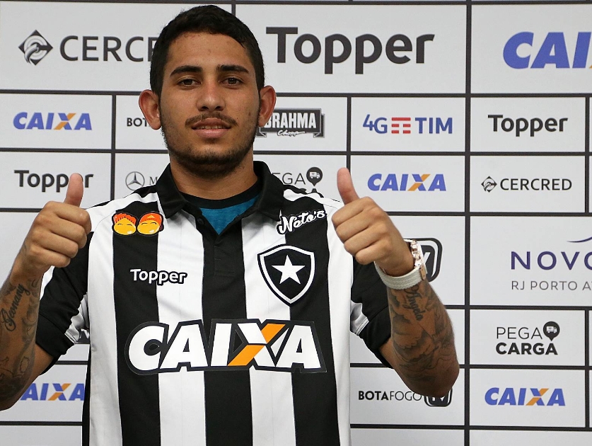 Pra cima deles, Leandro Carvalho!