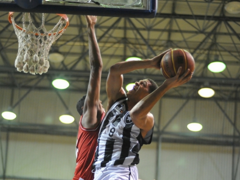 Botafogo 70 x 68 Basquete Cearense