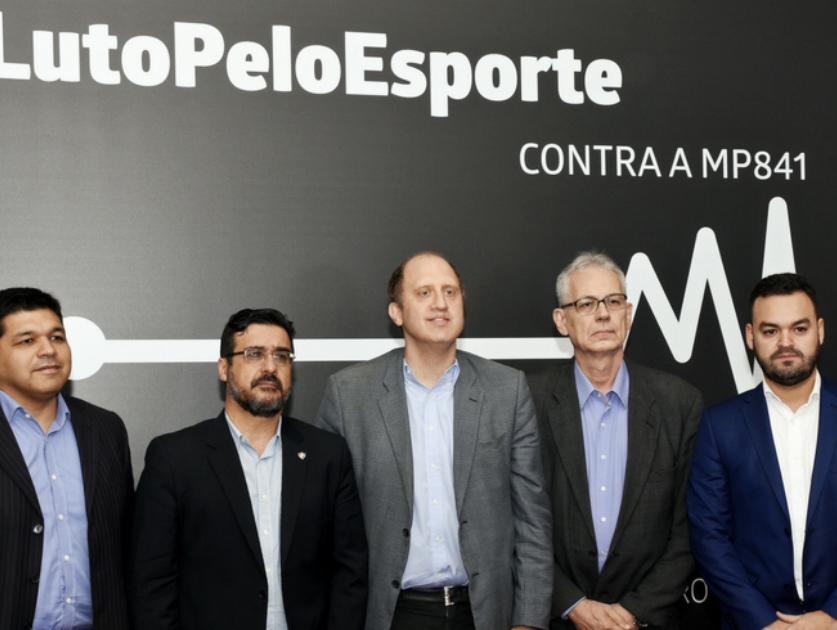 Todos contra a MP 841