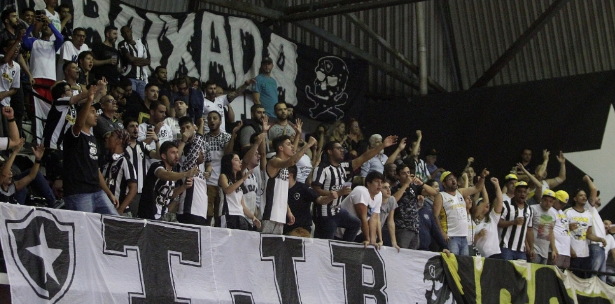 Basquete: Botafogo x Joinville