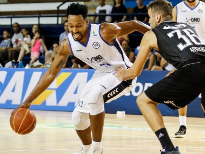 Pinheiros 69 x 67 Botafogo