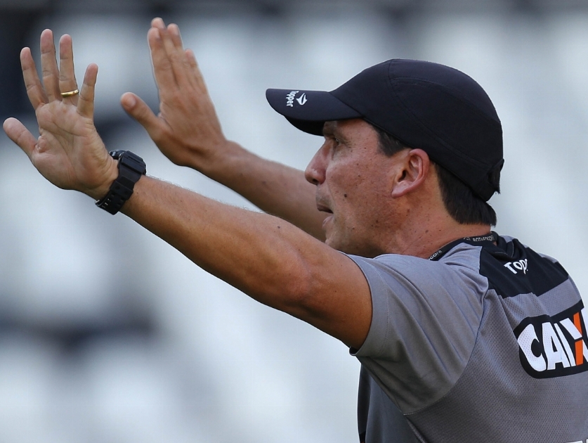 Pela resposta ao torcedor