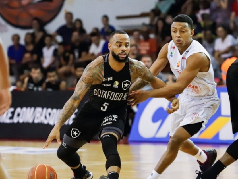 Paulistano 100 x 104 Botafogo