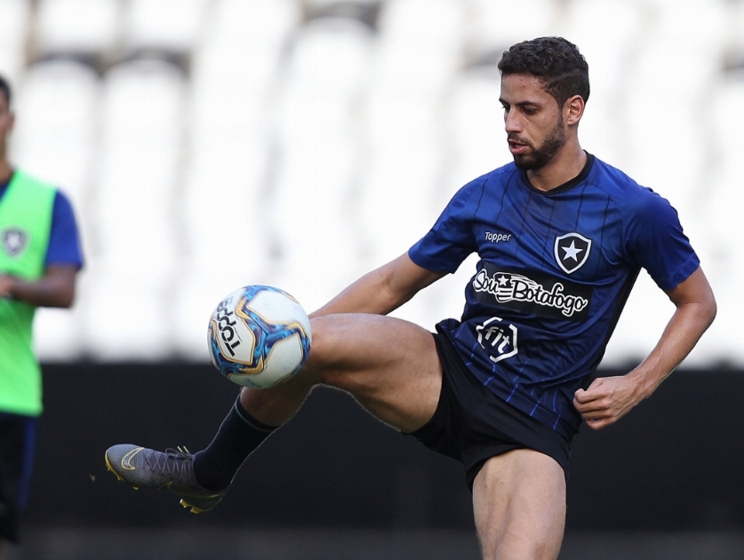 De olho no adversário