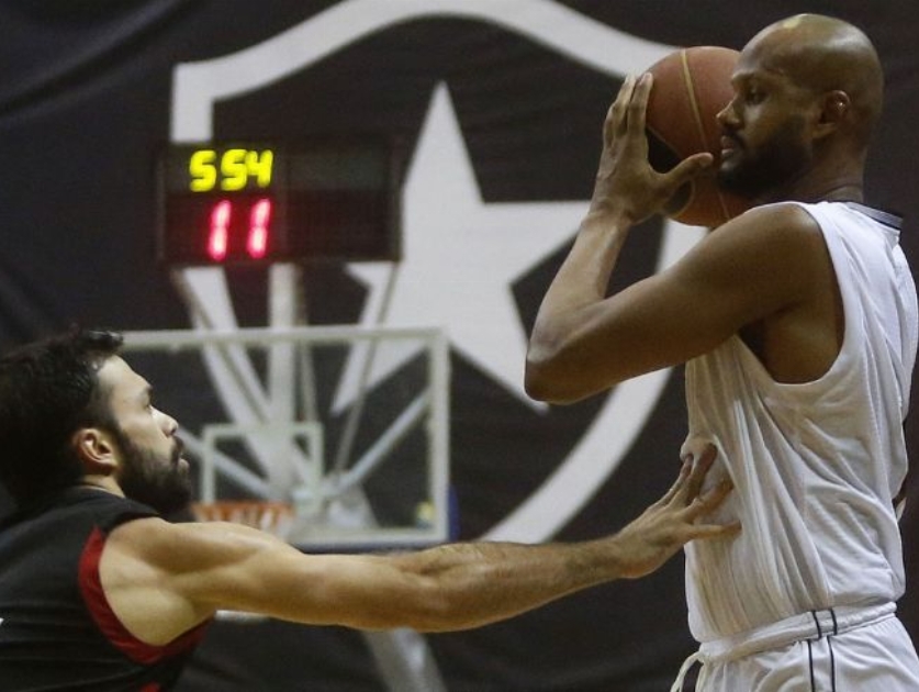 Botafogo 100 x 98 Flamengo