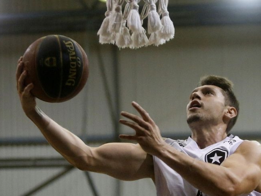 Botafogo 90 x 49 Niterói 