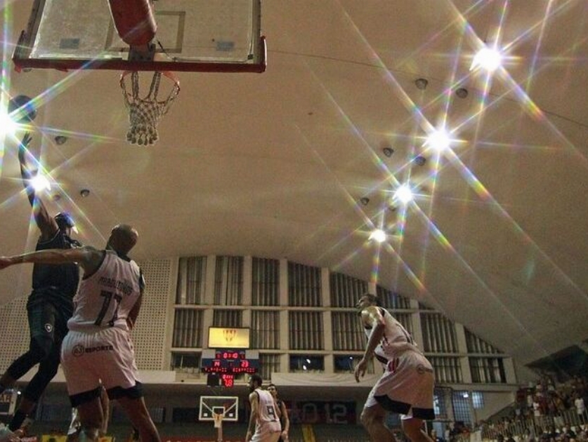 Flamengo 84 x 73 Botafogo