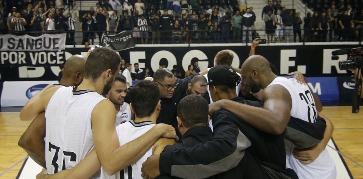 Botafogo 78 x 85 São Paulo