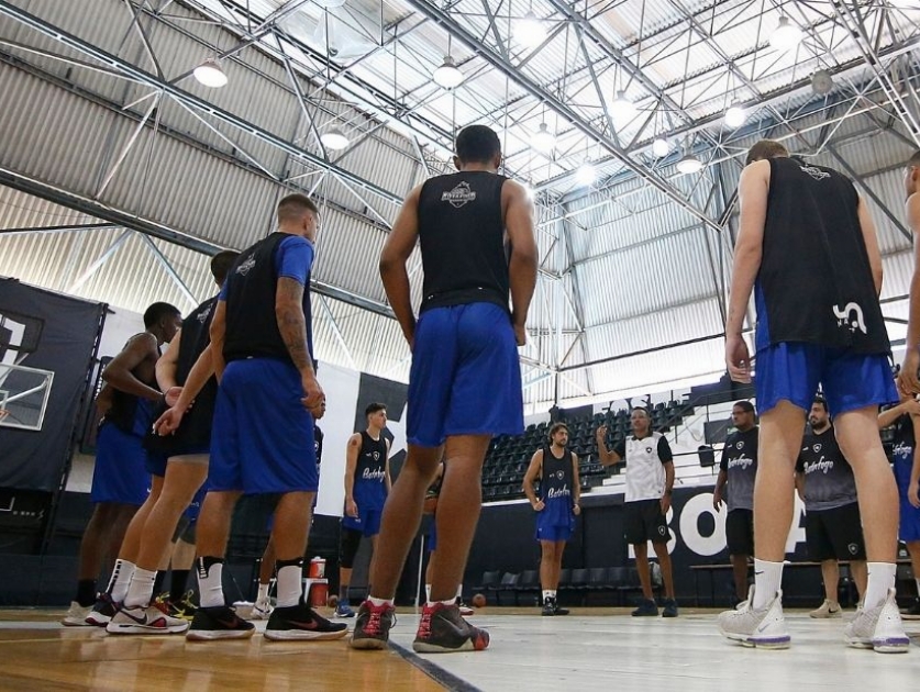 De olho nos playoffs