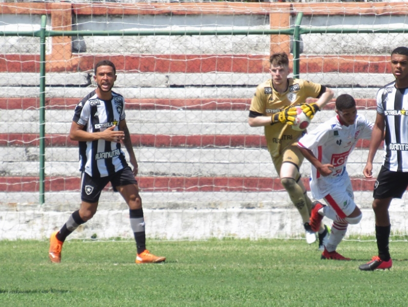 Em busca da 1ª vitória