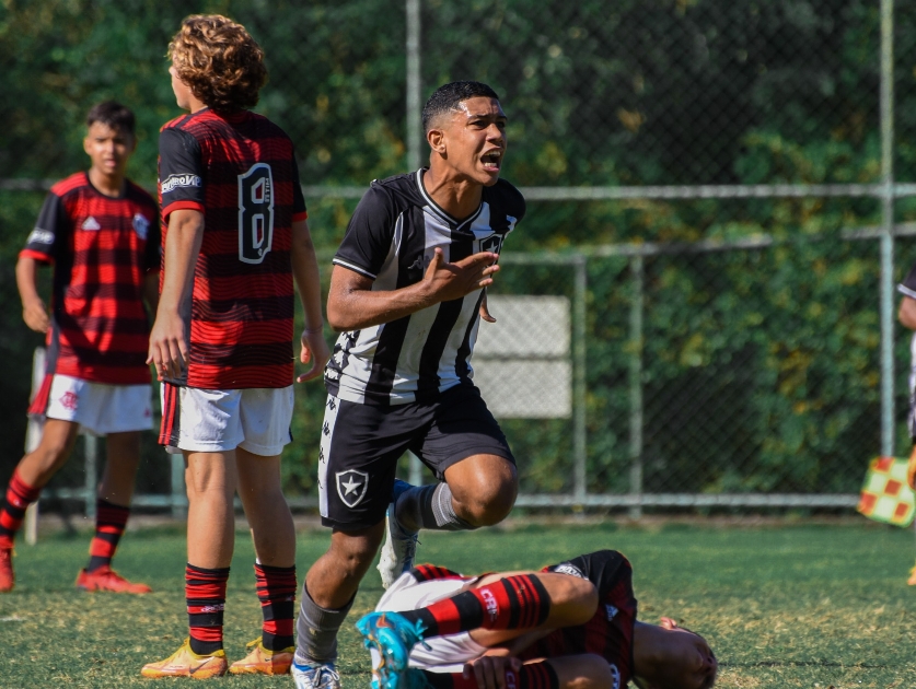 Fogão sai na frente