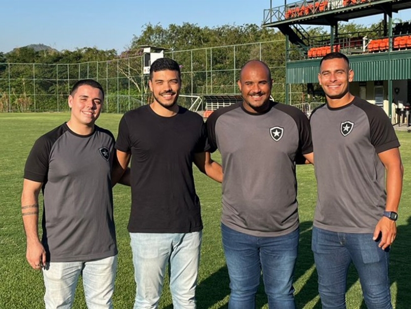 Por trás da base - Supervisão de futebol