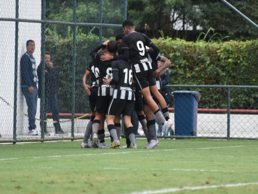 Estreia com vitória