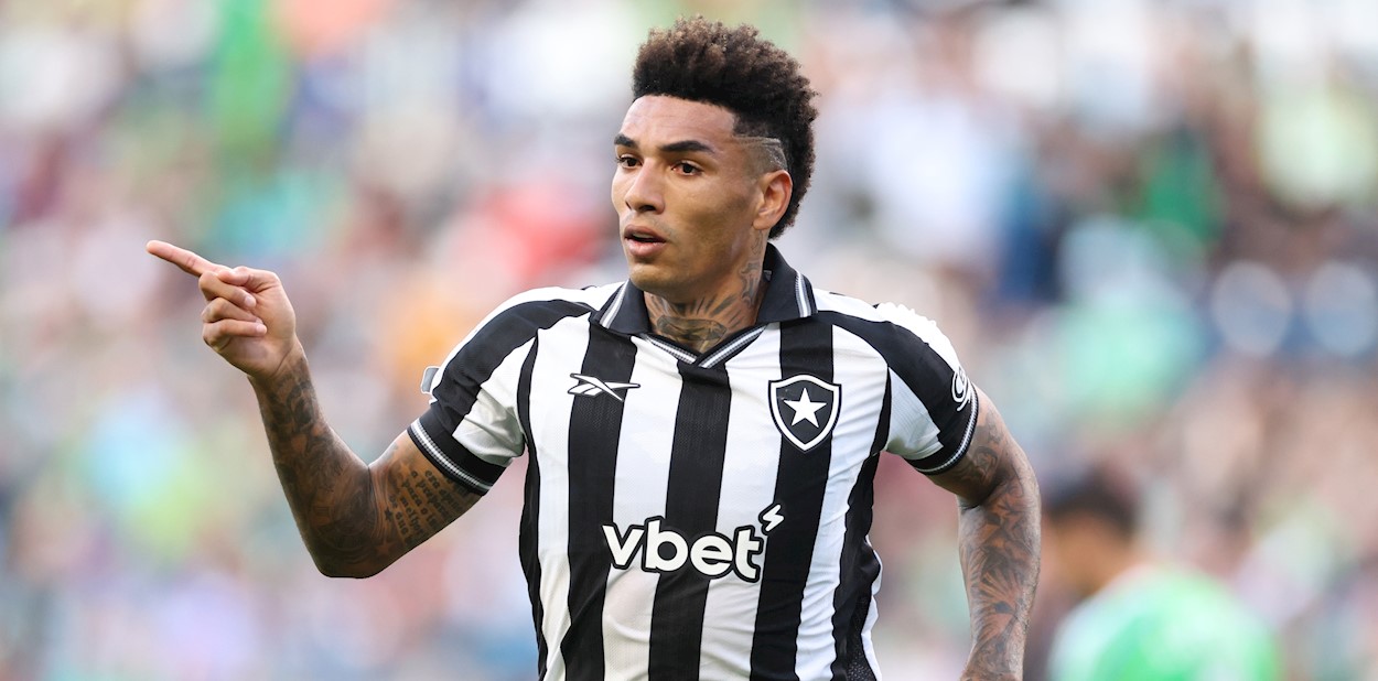 Igor Jesus comemorando gol pelo Botafogo