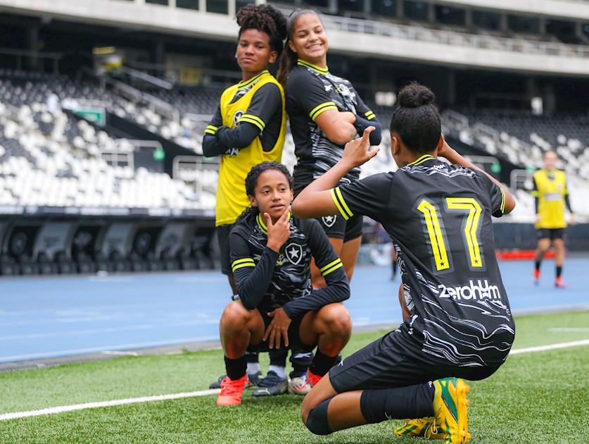 Botafogo 5 x 0 Independente-SP